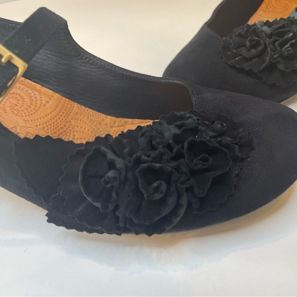 Black Suede Pumps - Picture 4 of 6